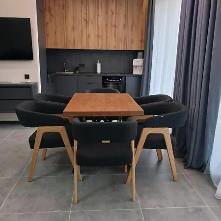 Ecoberghaus - котеджне містечко Шале