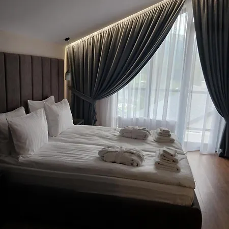 Ecoberghaus - котеджне містечко Chalet *