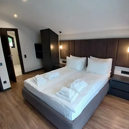 Ecoberghaus - котеджне містечко Буковель