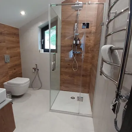 Ecoberghaus - котеджне містечко Bukovel