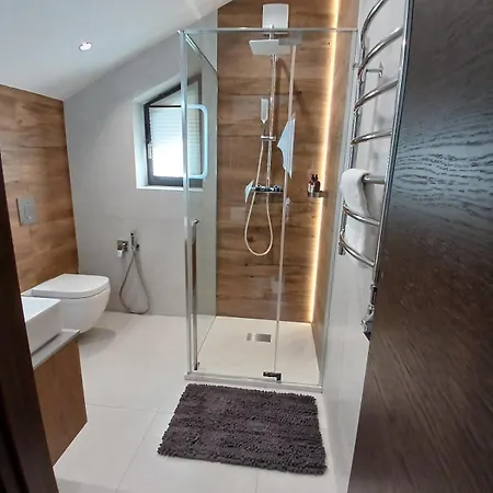 Ecoberghaus - котеджне містечко * Bukovel