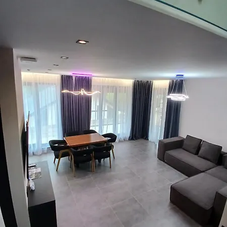 Шале Ecoberghaus - котеджне містечко Буковель