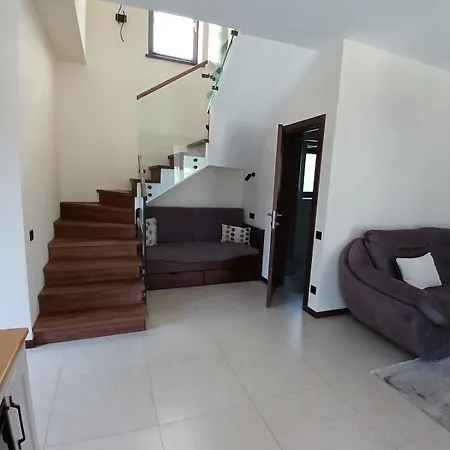 Ecoberghaus - котеджне містечко Шале Буковель