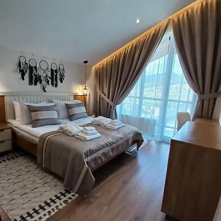 Chalet Ecoberghaus - котеджне містечко Bukovel