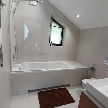 Ecoberghaus - котеджне містечко Chalet Bukovel