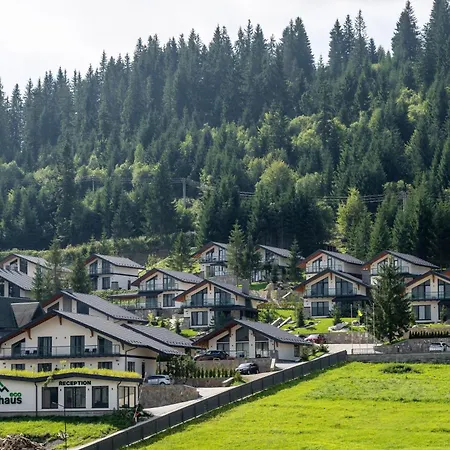 Ecoberghaus - котеджне містечко Chalet Bukovel