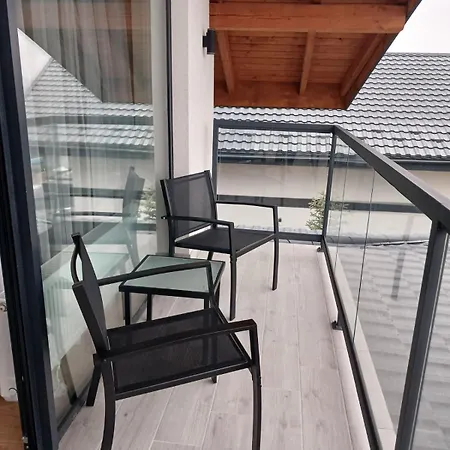 Ecoberghaus - котеджне містечко Chalet Bukovel