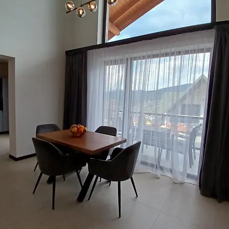 Ecoberghaus - котеджне містечко Chalet Bukovel