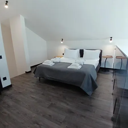 Ecoberghaus - котеджне містечко Bukovel