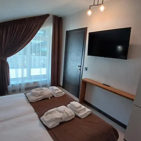 Ecoberghaus - котеджне містечко Chalet *