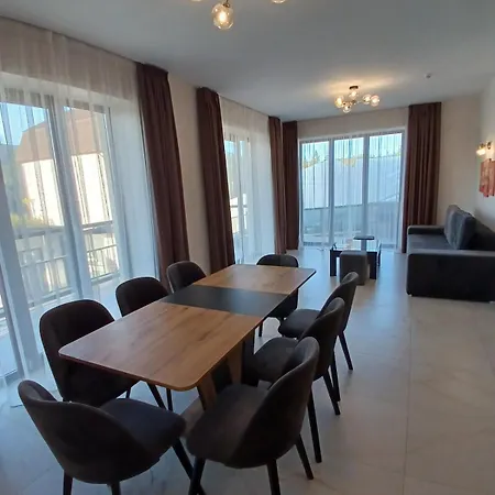 Ecoberghaus - котеджне містечко Chalet Bukovel